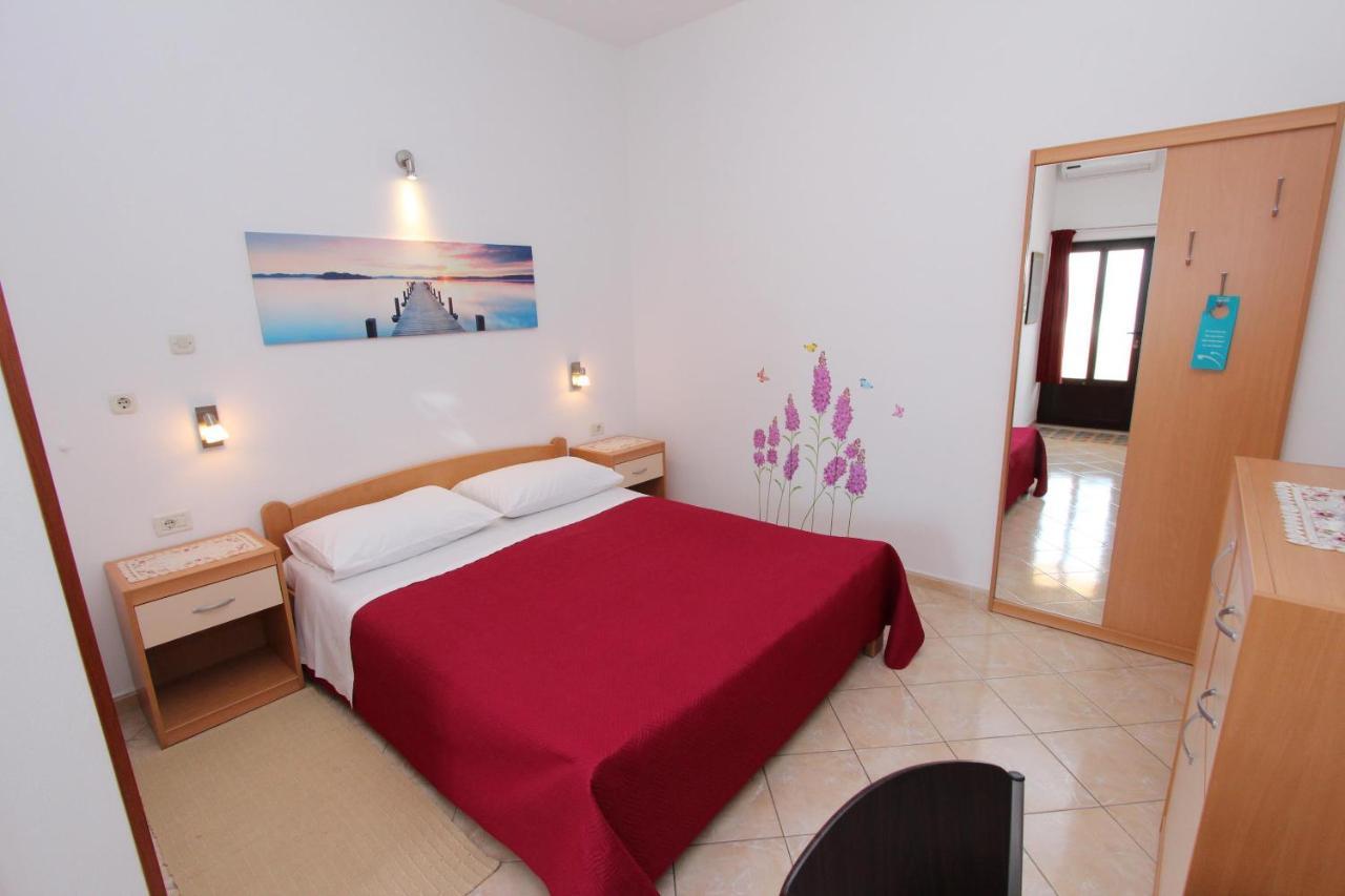 Room And Apartment Lea Ρόβινι Εξωτερικό φωτογραφία