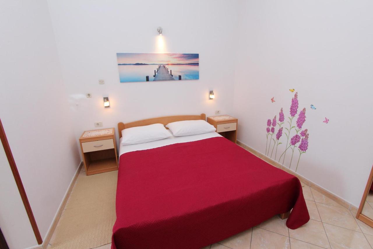 Room And Apartment Lea Ρόβινι Εξωτερικό φωτογραφία