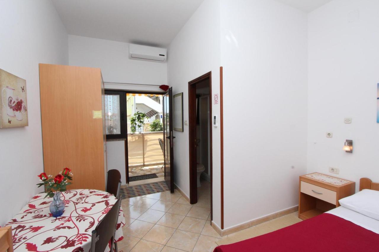 Room And Apartment Lea Ρόβινι Δωμάτιο φωτογραφία