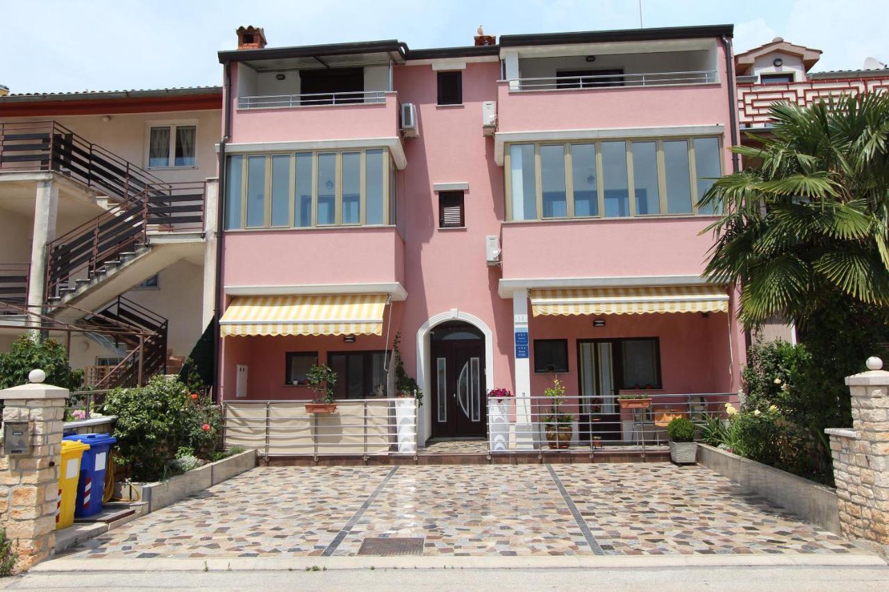 Room And Apartment Lea Ρόβινι Εξωτερικό φωτογραφία