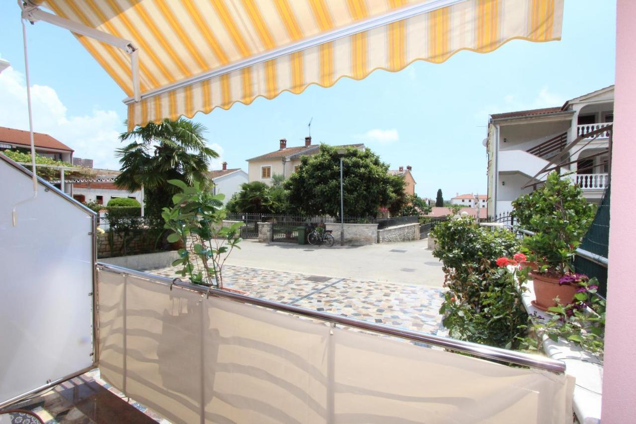 Room And Apartment Lea Ρόβινι Εξωτερικό φωτογραφία