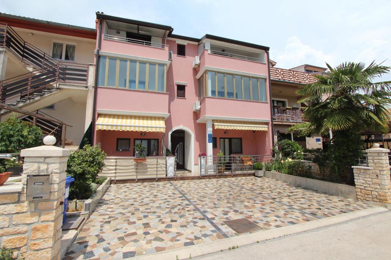 Room And Apartment Lea Ρόβινι Εξωτερικό φωτογραφία
